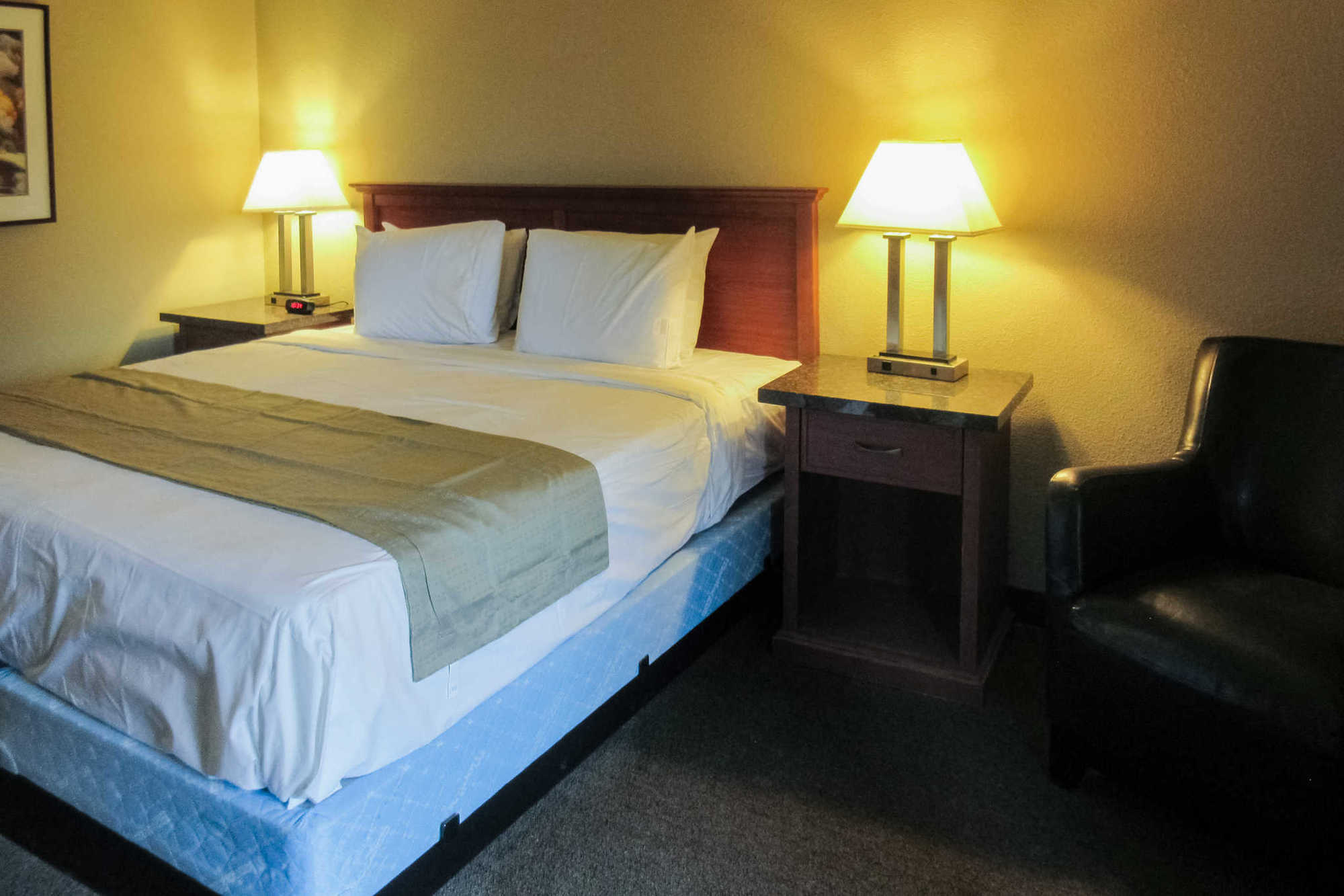 Rodeway Inn & Suites Portland - Jantzen Beach Hotel
