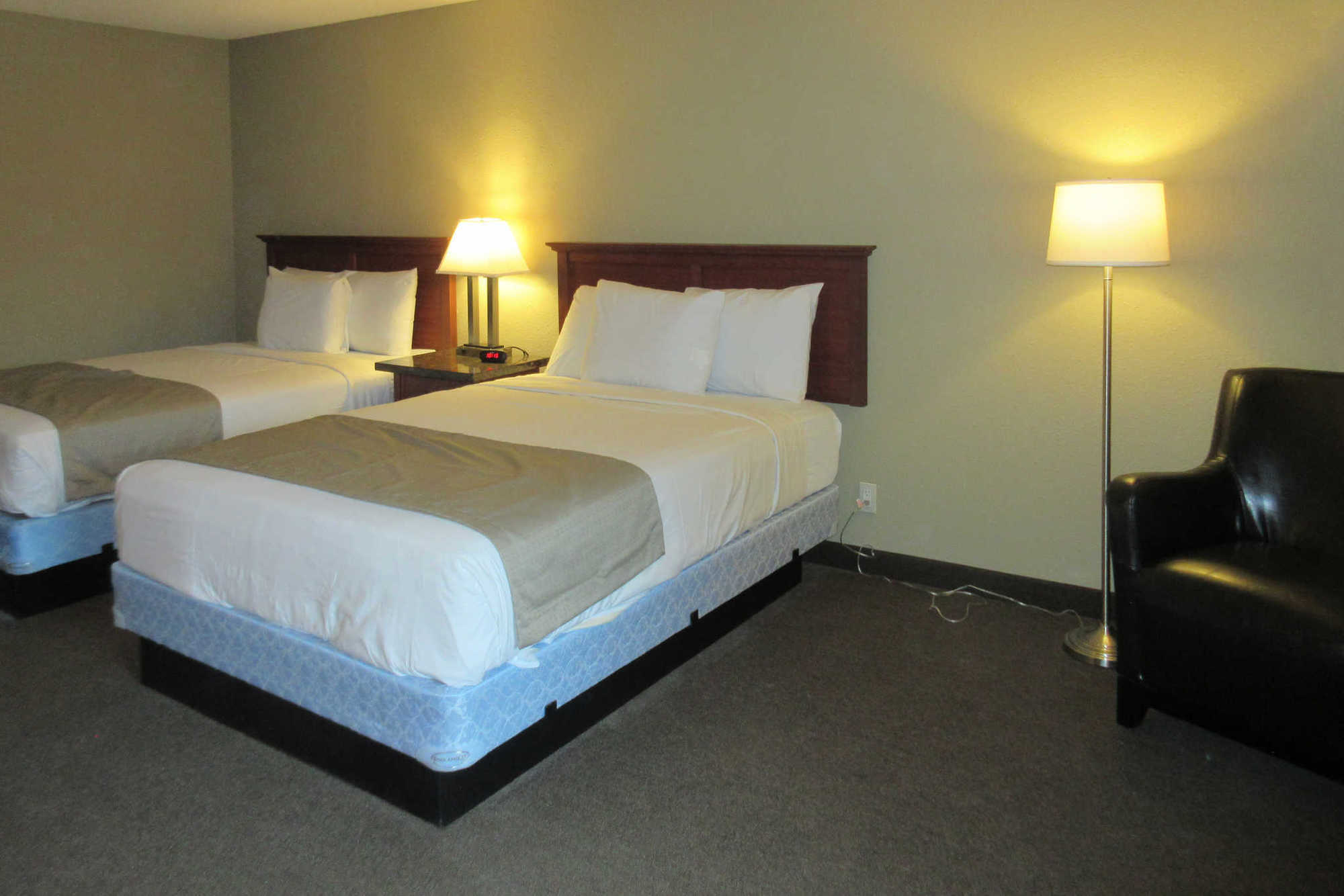 Rodeway Inn & Suites Portland - Jantzen Beach Hotel 2*
